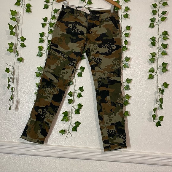 VOLCOM Jeans SIZE 5 Army Print pants - Picture 15 of 16